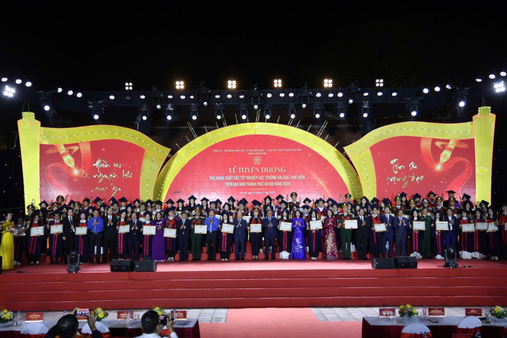 Hà Nội luôn coi trọng tri thức, đề cao vai trò của nguồn nhân lực chất lượng cao