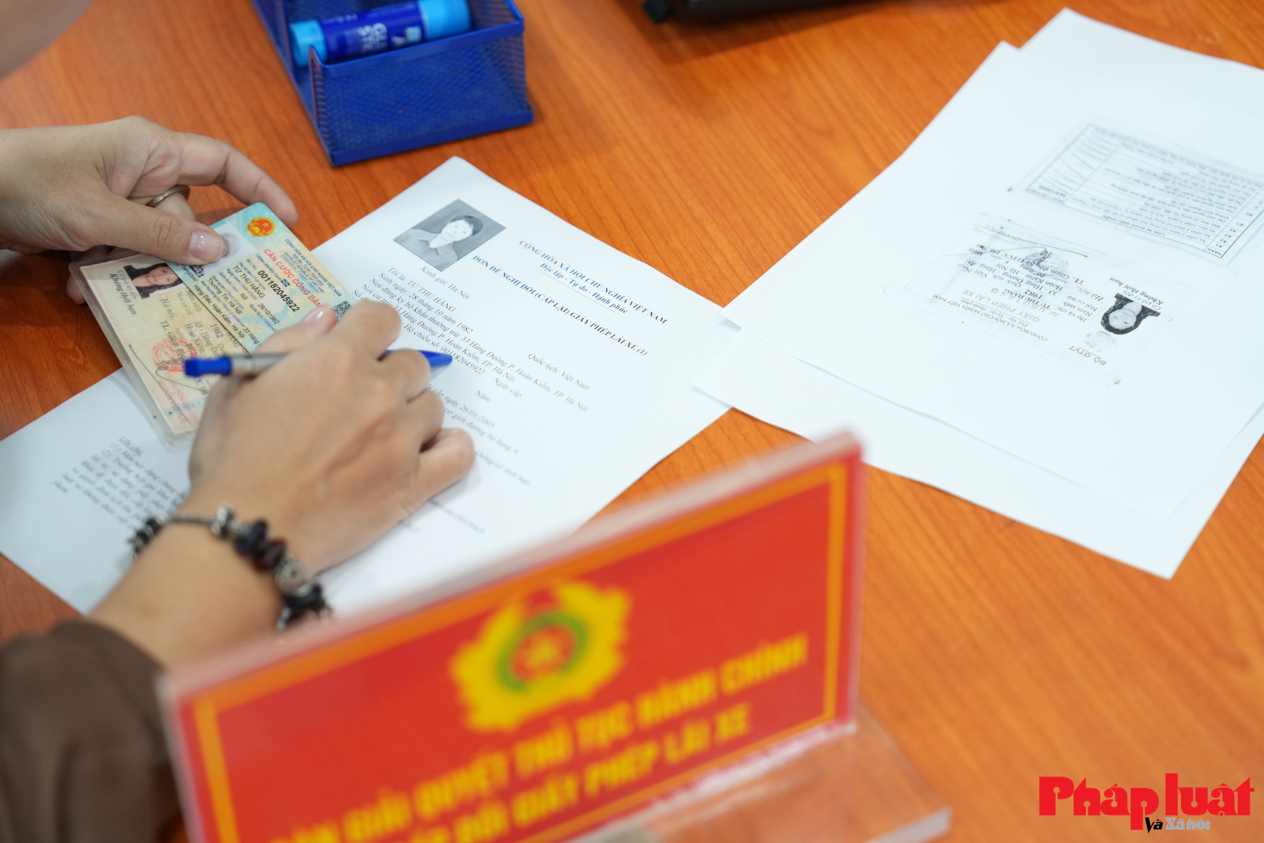 Công an Hoàn Kiếm: Gần dân, giúp dân cập nhật dữ liệu phương tiện, giấy phép lái xe