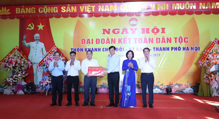 Bí thư Thành ủy Hà Nội Nguyễn Duy Ngọc dự Ngày hội Đại đoàn kết toàn dân tộc tại Ba Vì