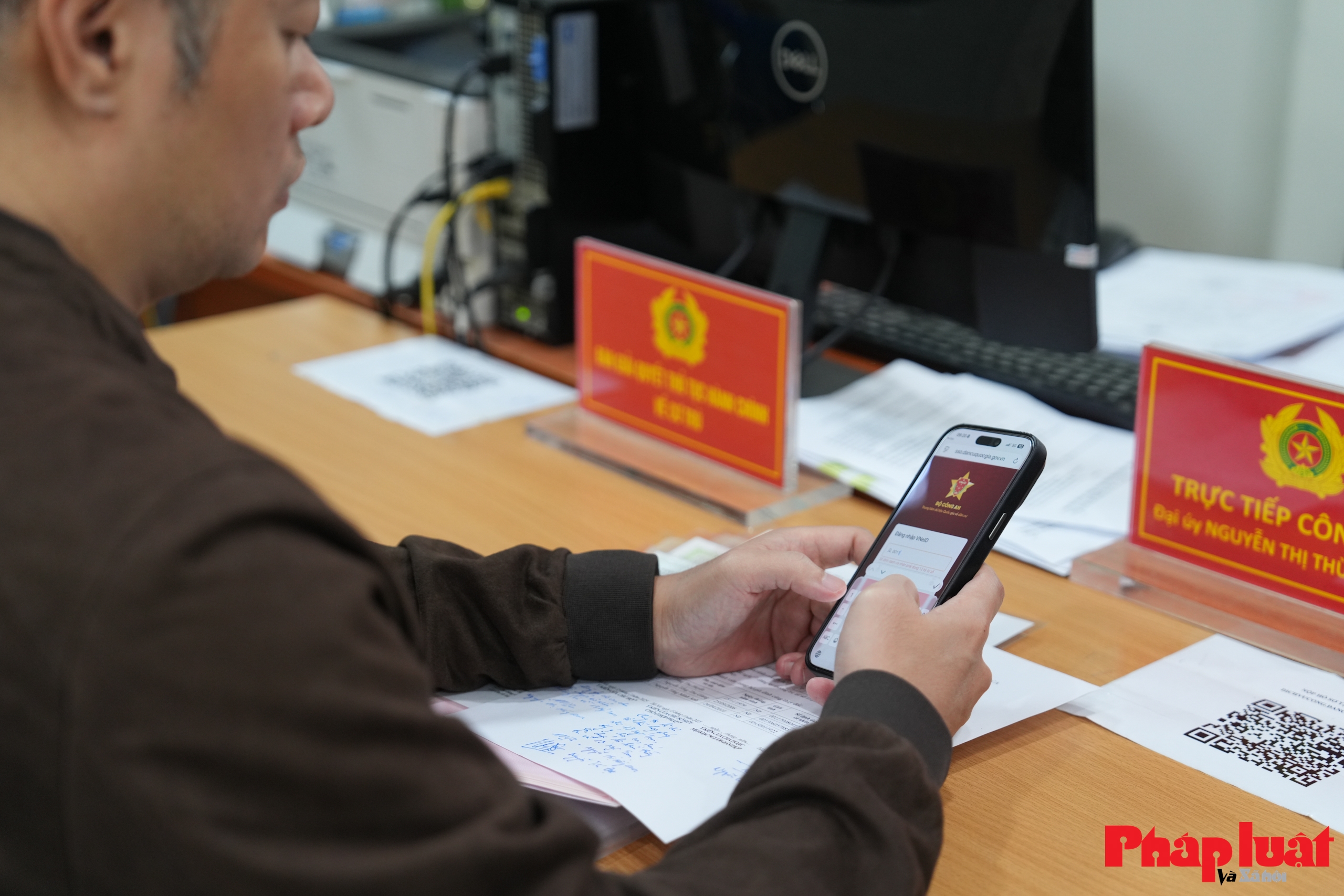 Công an Hoàn Kiếm: Gần dân, giúp dân cập nhật dữ liệu phương tiện, giấy phép lái xe