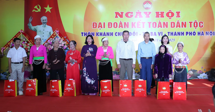 Bí thư Thành ủy Hà Nội Nguyễn Duy Ngọc dự Ngày hội Đại đoàn kết toàn dân tộc tại Ba Vì