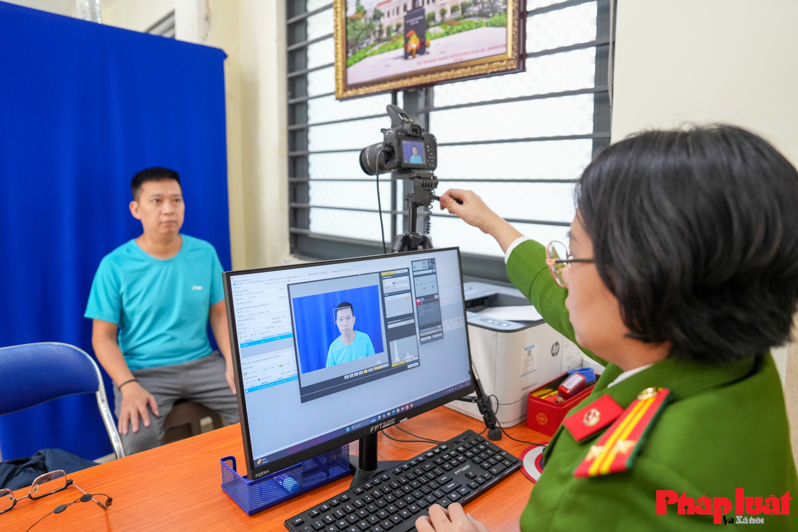 Công an Hoàn Kiếm: Gần dân, giúp dân cập nhật dữ liệu phương tiện, giấy phép lái xe