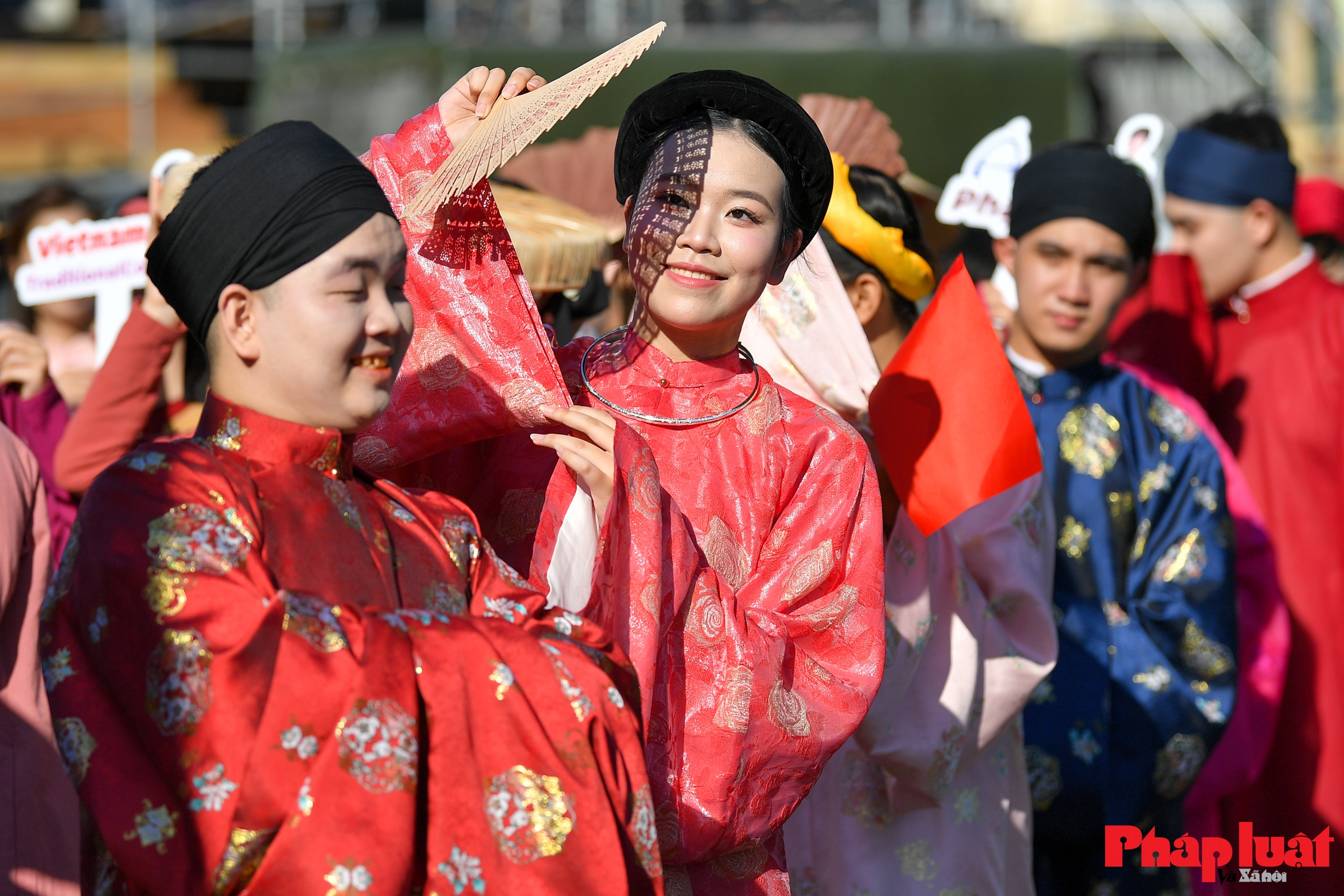 Bách Hoa Bộ Hành 2025 lan tỏa di sản trang phục Việt giữa lòng Hà Nội Bách Hoa Bộ Hành 2025 lan tỏa di sản trang phục Việt giữa lòng Hà Nội