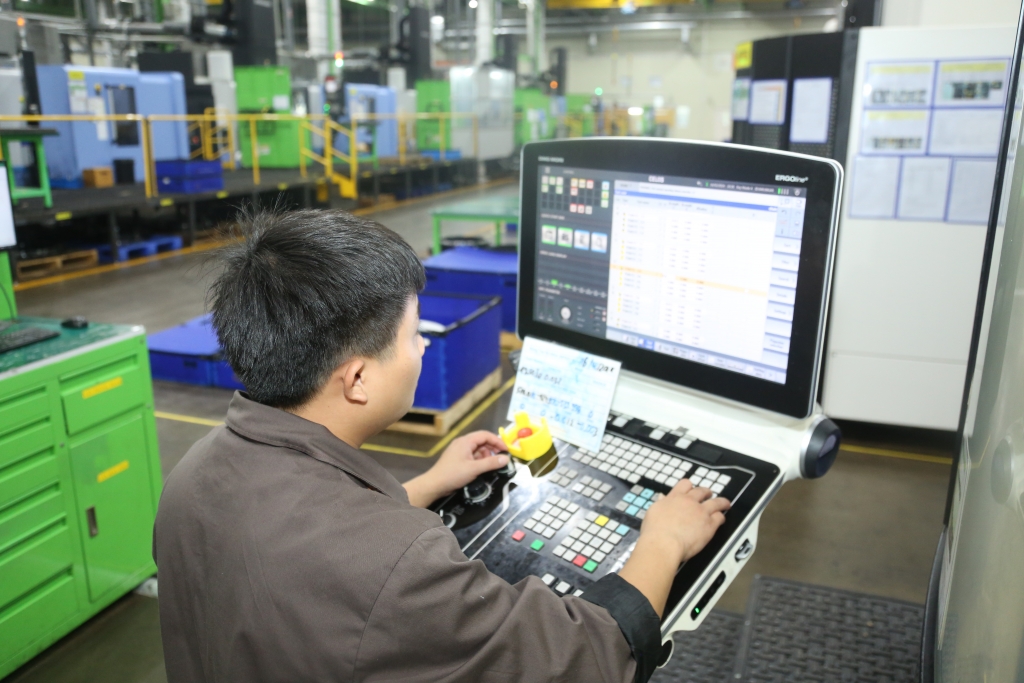 Hoạt động sản xuất tại Khu công nghệ cao Láng Hòa Lạc, Hà Nội. Ảnh Phạm Hùng (3) Hoạt động sản xuất tại Khu công nghệ cao Láng Hòa Lạc, Hà Nội. Ảnh Phạm Hùng (3)