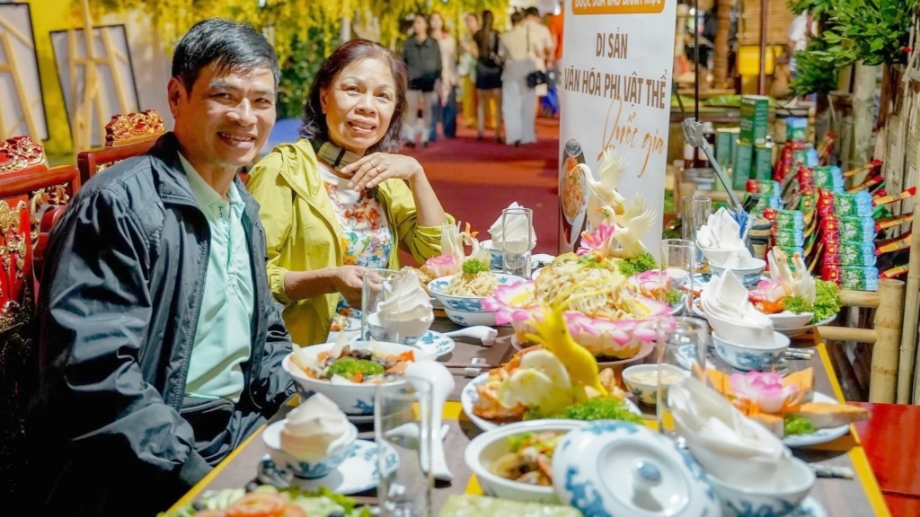 Tinh hoa mâm cỗ Bát Tràng trở thành di sản Việt