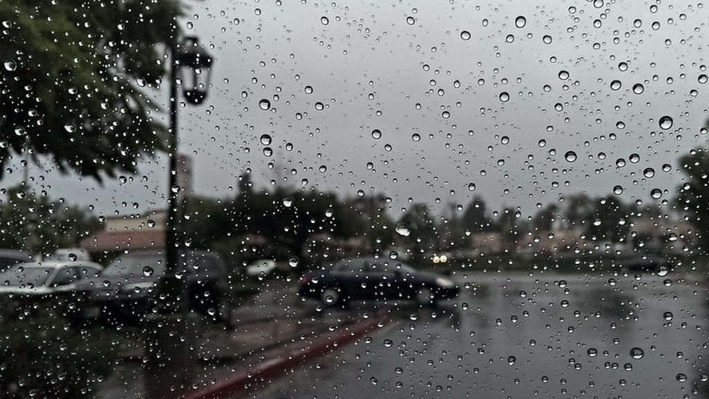 Không khí lạnh tăng cường tràn xuống, Bắc Bộ rét đậm rét hại, Trung Bộ tiếp tục mưa lớn