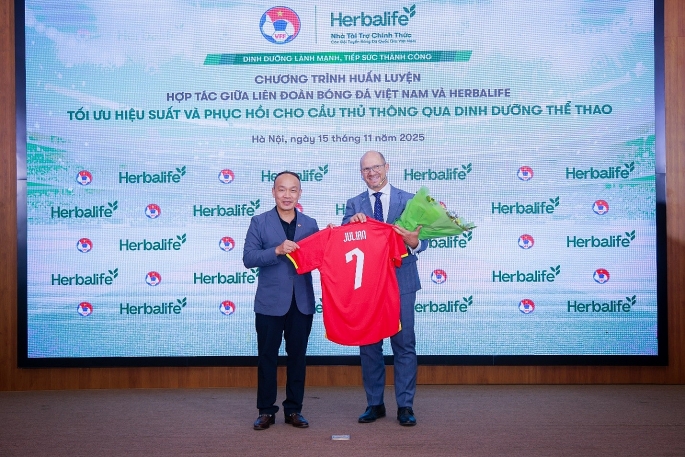 Đào tạo về dinh dưỡng thể thao nâng cao cho các huấn luyện viên và cầu thủ bóng đá