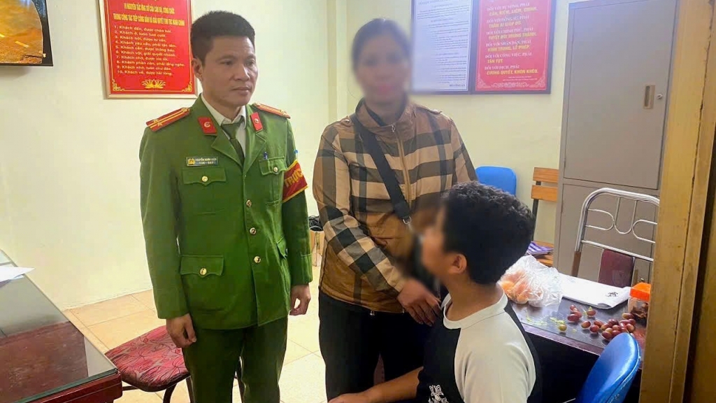 Giúp đỡ cháu bé 11 tuổi có tâm lý hoảng sợ do bị lạc