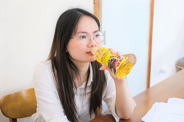 Nhiều bạn trẻ hào hứng với phiên bản giới hạn của Number 1 và Đen. Nhiều bạn trẻ hào hứng với phiên bản giới hạn của Number 1 và Đen.