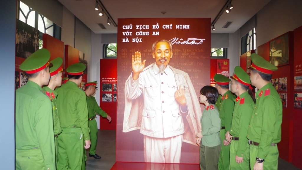 Công an cơ sở đẩy mạnh phong trào thi đua “Ba nhất”