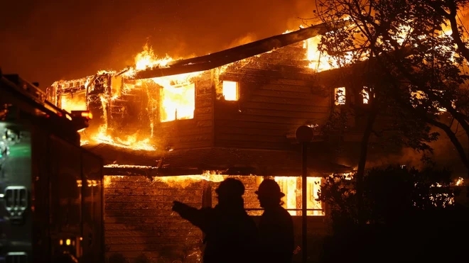 Cháy ngôi nhà 2 tầng khiến 12 người tử vong