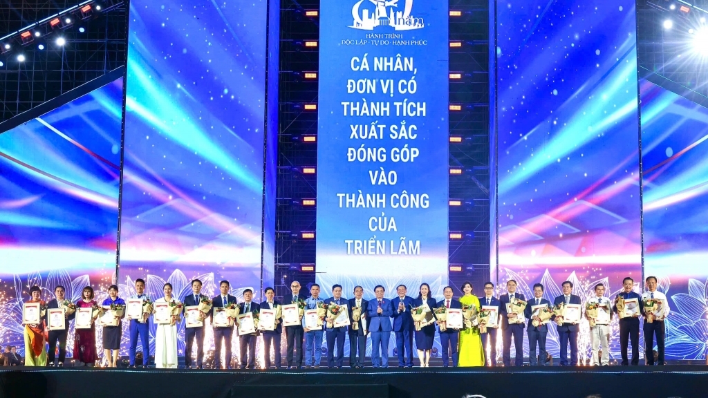 MIK Group lọt Top “Không gian trưng bày tiêu biểu” tại Triển lãm Thành tựu đất nước