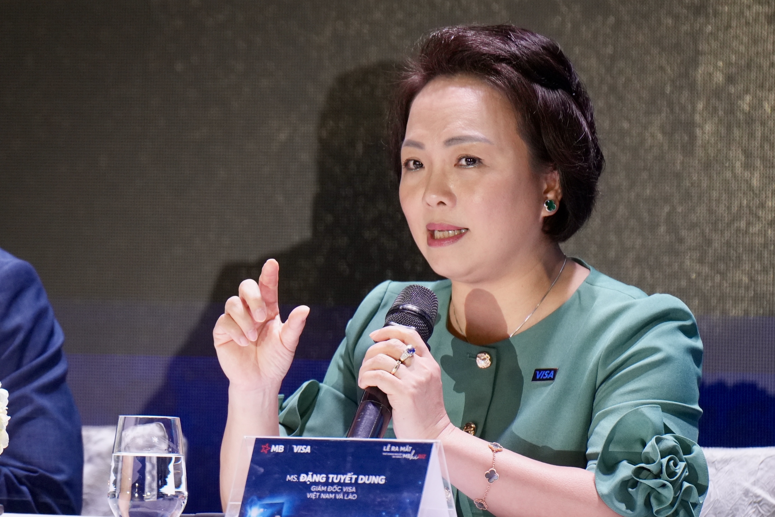 Ngân hàng tăng tốc bảo mật thẻ Visa: Trận chiến chưa có điểm dừng trong kỷ nguyên thanh toán số Ngân hàng tăng tốc bảo mật thẻ Visa: Trận chiến chưa có điểm dừng trong kỷ nguyên thanh toán số