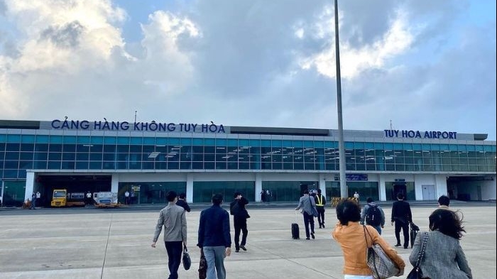 Tạm dừng khai thác sân bay Tuy Hòa do mưa lũ lịch sử tại miền Trung