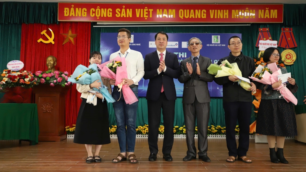 Trao cơ hội để người khiếm thị làm chủ công nghệ số