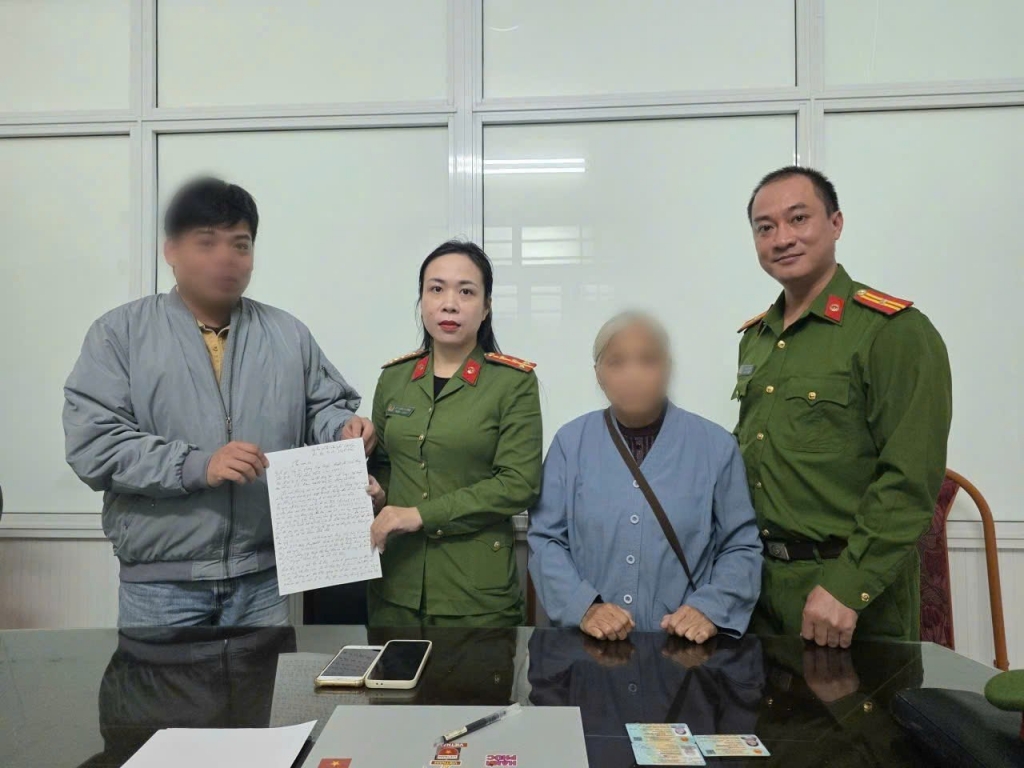 Sau khi được Công an phường Ngô Quyền giải thích, bà T.T.O, con trai đã nhận thức và gửi thư cảm ơn. Ảnh: CQCA Sau khi được Công an phường Ngô Quyền giải thích, bà T.T.O, con trai đã nhận thức và gửi thư cảm ơn. Ảnh: CQCA
