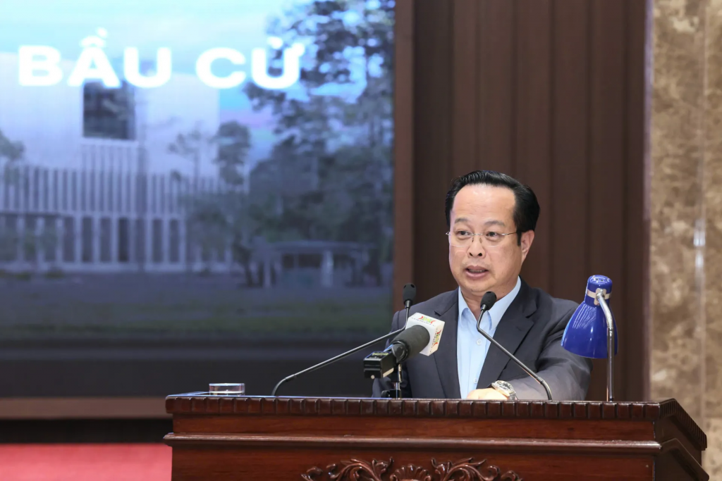 Ủy viên Ban Thường vụ Thành ủy, Phó Chủ tịch Thường trực HĐND TP Trần Thế Cương phổ biến, hướng dẫn về kế hoạch của TP và một số nội dung cần quan tâm trong công tác bầu cử tại hội nghị. Ủy viên Ban Thường vụ Thành ủy, Phó Chủ tịch Thường trực HĐND TP Trần Thế Cương phổ biến, hướng dẫn về kế hoạch của TP và một số nội dung cần quan tâm trong công tác bầu cử tại hội nghị.