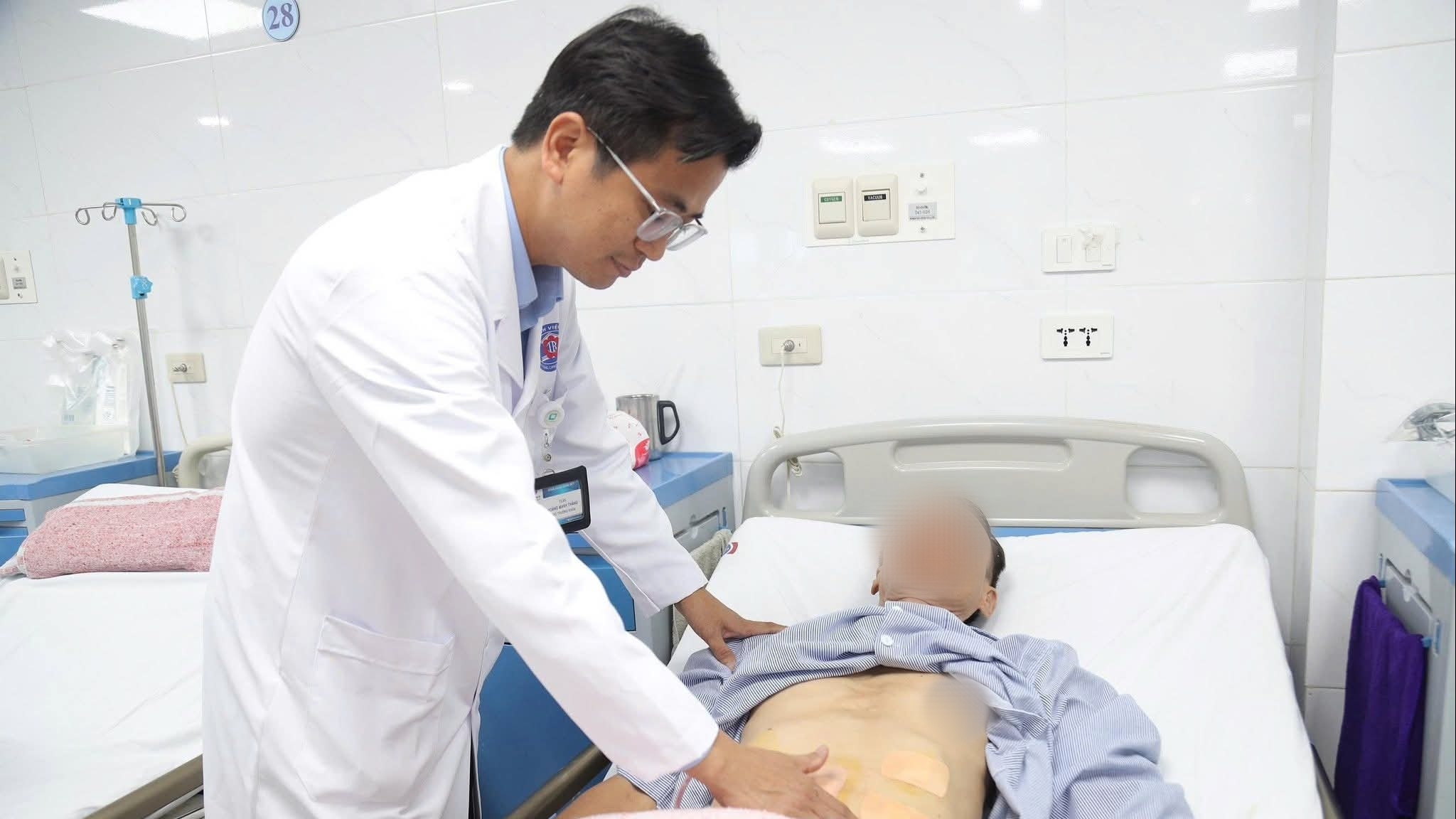 Uống 1,5 lít rượu mỗi ngày, người đàn ông phải cắt dạ dày vì ung thư