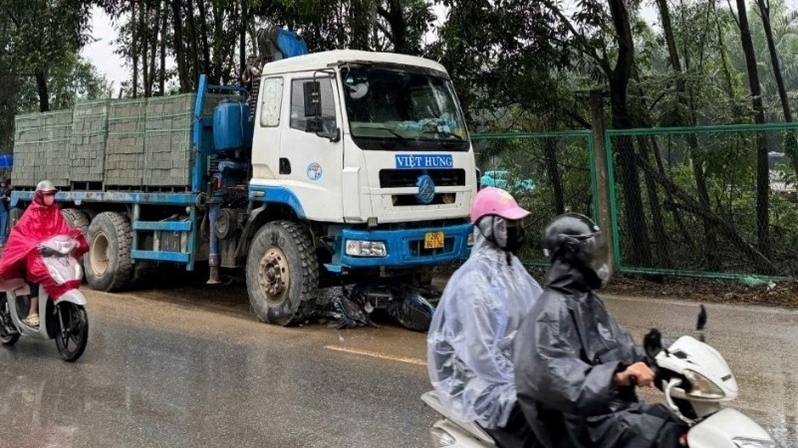 Tìm người chứng kiến vụ tai nạn chết người tại đường gom Đại lộ Thăng Long