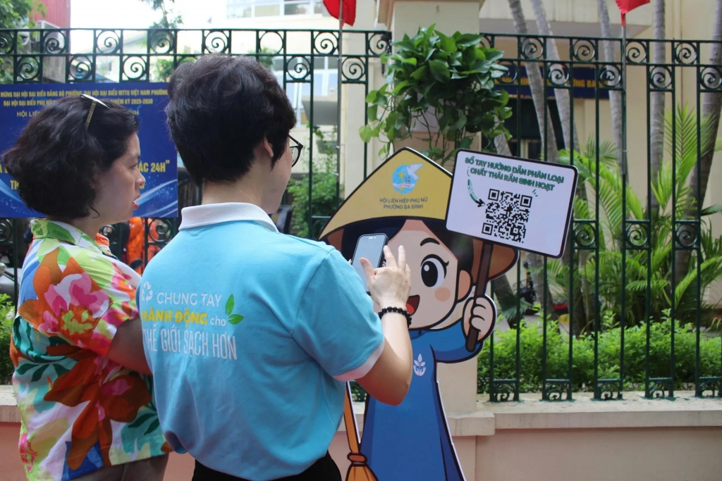 Kỳ 2: “Đi từng ngõ, gõ từng nhà” để tuyên truyền số hóa