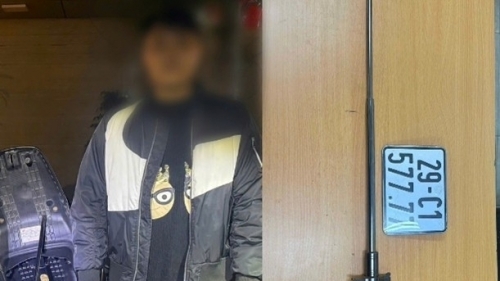 141 Hà Nội “chặn đứng” cặp đôi đi SH mang biển số giả và gậy ba khúc lúc nửa đêm