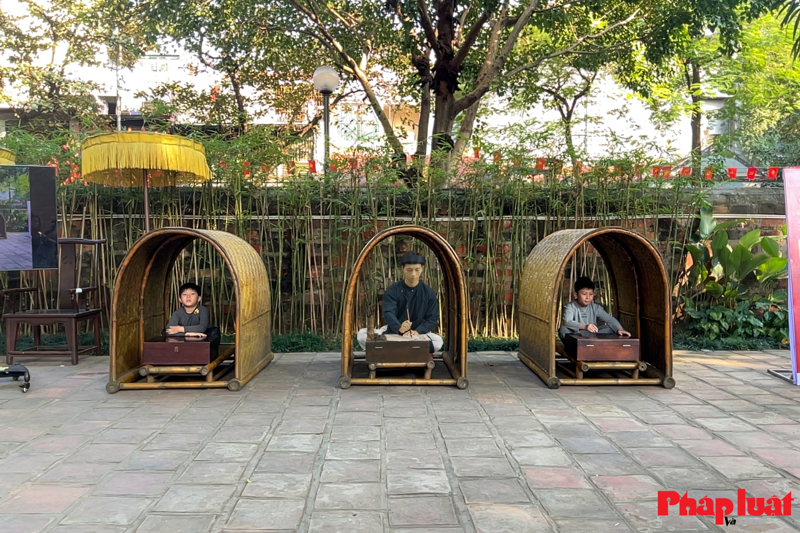 Trải nghiệm hành trình lều chõng khoa cử, đóng vai Trạng nguyên tại Văn Miếu - Quốc Tử Giám