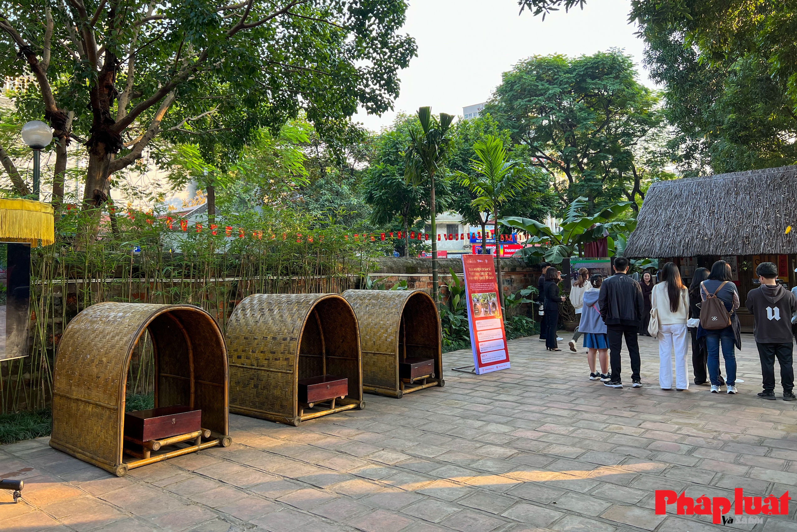 Trải nghiệm hành trình lều chõng khoa cử, đóng vai Trạng nguyên tại Văn Miếu - Quốc Tử Giám