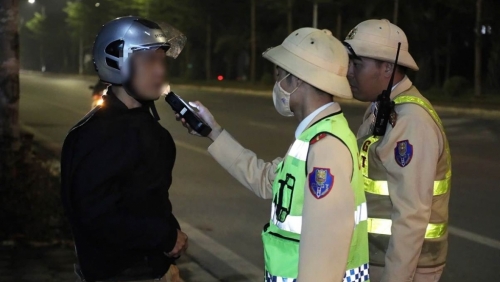 Hà Nội: xử lý 284 trường hợp vi phạm nồng độ cồn trong ngày cuối tuần