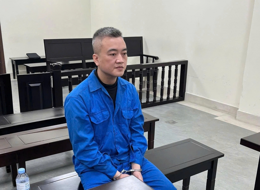 Lĩnh 14 năm tù vì tham ô tiền của công ty Lĩnh 14 năm tù vì tham ô tiền của công ty