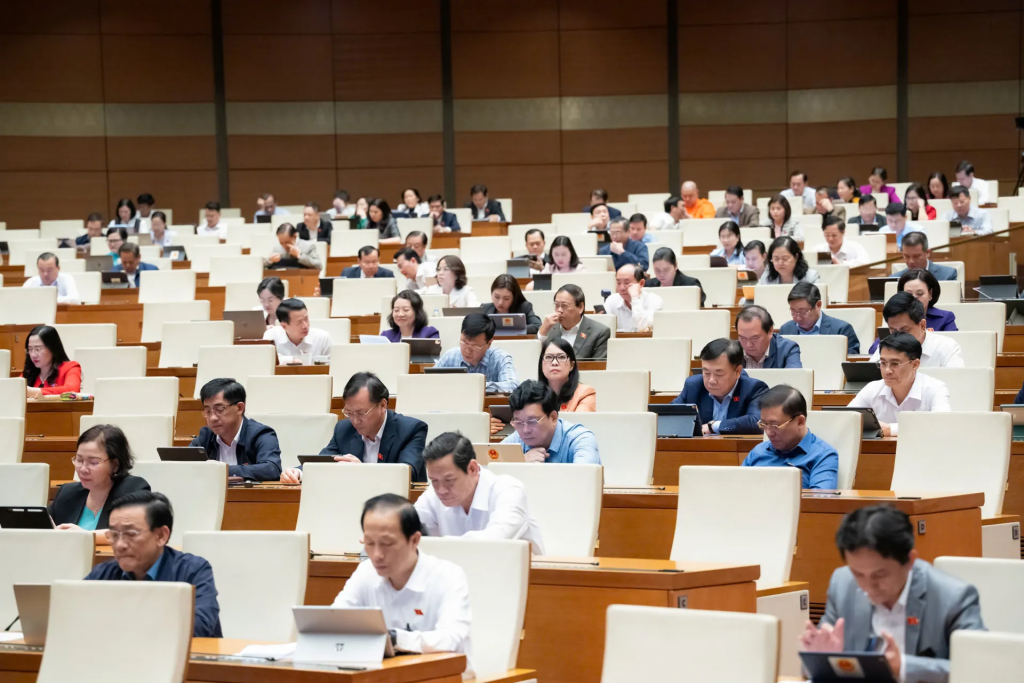 Các đại biểu tham dự phiên thảo luận chiều 24/11. Ảnh: Quochoi.vn Các đại biểu tham dự phiên thảo luận chiều 24/11. Ảnh: Quochoi.vn