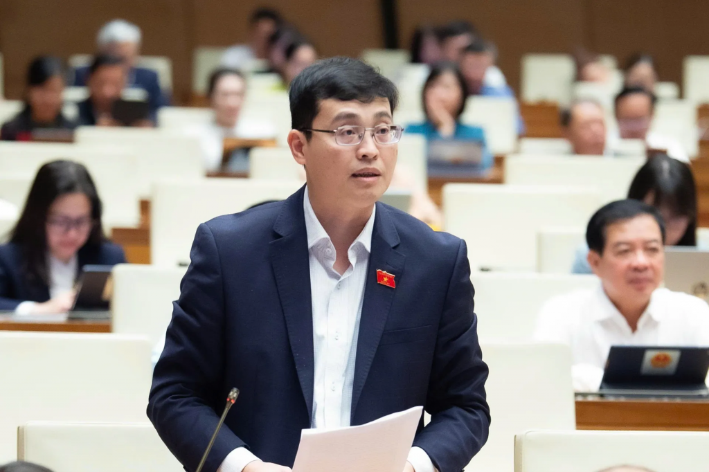 Đại biểu Quốc hội Đỗ Đức Hiển - Ủy viên chuyên trách Ủy ban Pháp luật và Tư pháp của Quốc hội thảo luận tại hội trường chiều 24/11. Ảnh: Quochoi.vn