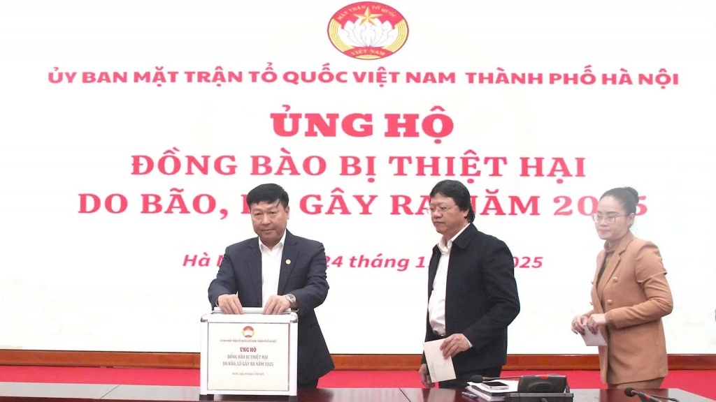 Cơ quan Ủy ban Mặt trận Tổ quốc Việt Nam TP Hà Nội ủng hộ đồng bào bị thiệt hại do bão, lũ ra năm 2025