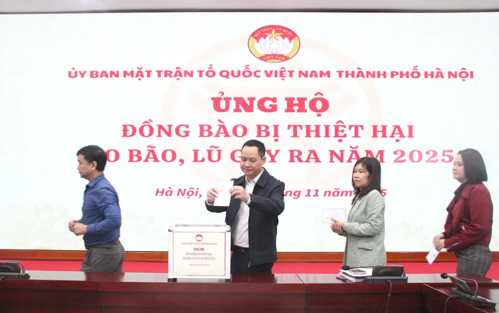 Theo Phó Chủ tịch Thường trực Ủy ban Mặt trận Tổ quốc Việt Nam TP Hà Nội Phạm Anh Tuấn, hoạt động tổ chức ủng hộ đồng bào bị thiệt hại do bão, lũ gây ra trong hệ thống Mặt trận Tổ quốc TP thể hiện sức mạnh đại đoàn kết toàn dân tộc Theo Phó Chủ tịch Thường trực Ủy ban Mặt trận Tổ quốc Việt Nam TP Hà Nội Phạm Anh Tuấn, hoạt động tổ chức ủng hộ đồng bào bị thiệt hại do bão, lũ gây ra trong hệ thống Mặt trận Tổ quốc TP thể hiện sức mạnh đại đoàn kết toàn dân tộc