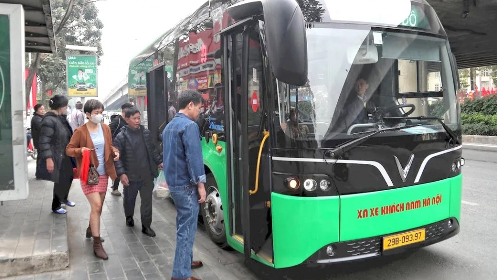 Hành trình “xanh hóa” giao thông công cộng