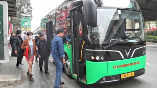 Hành trình “xanh hóa” giao thông công cộng