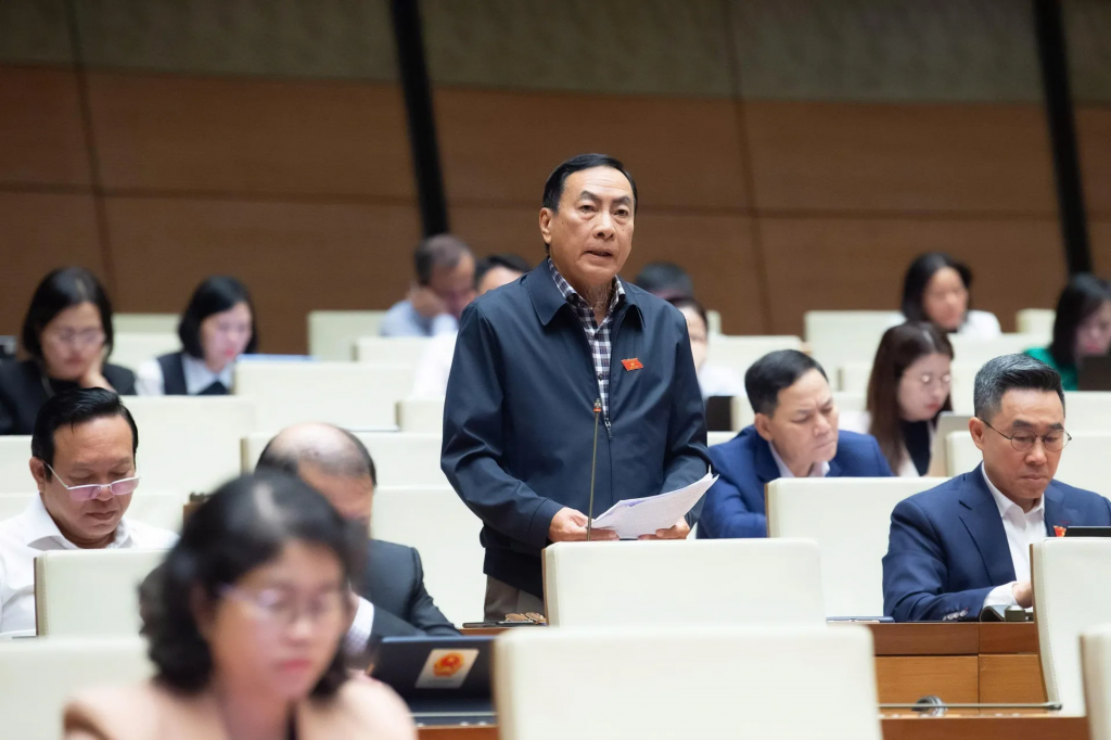 Đại biểu Quốc hội Phạm Văn Hòa (Đoàn đại biểu Quốc hội tỉnh Đồng Tháp) đề nghị nghiên cứu lại việc hợp nhất các cơ quan báo chí tự chủ. Ảnh: Quochoi.vn