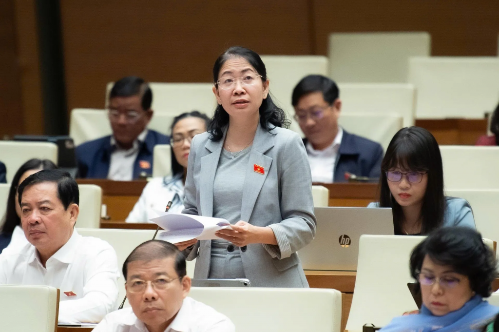 Đại biểu Quốc hội Phan Thị Thanh Phương (Đoàn đại biểu Quốc hội TP Hồ Chí Minh) cho rằng, Luật Báo chí (sửa đổi) phải tạo hành lang pháp lý hoàn chỉnh để các địa phương xây dựng cơ quan báo chí - truyền thông chủ lực đa phương tiện. Ảnh: Quochoi.vn