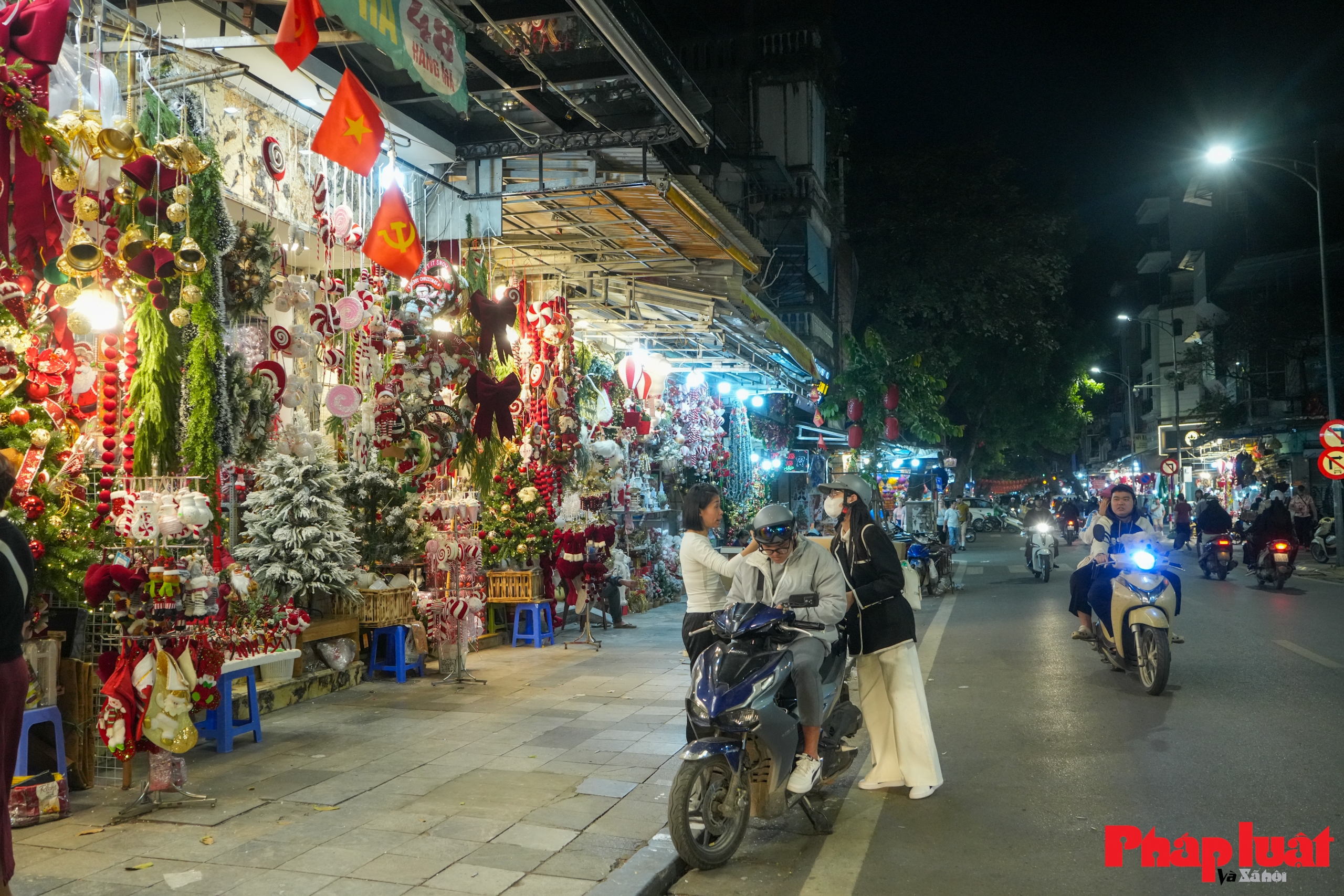 Phố Hàng Mã đổi diện mạo sau chỉnh trang trật tự đô thị