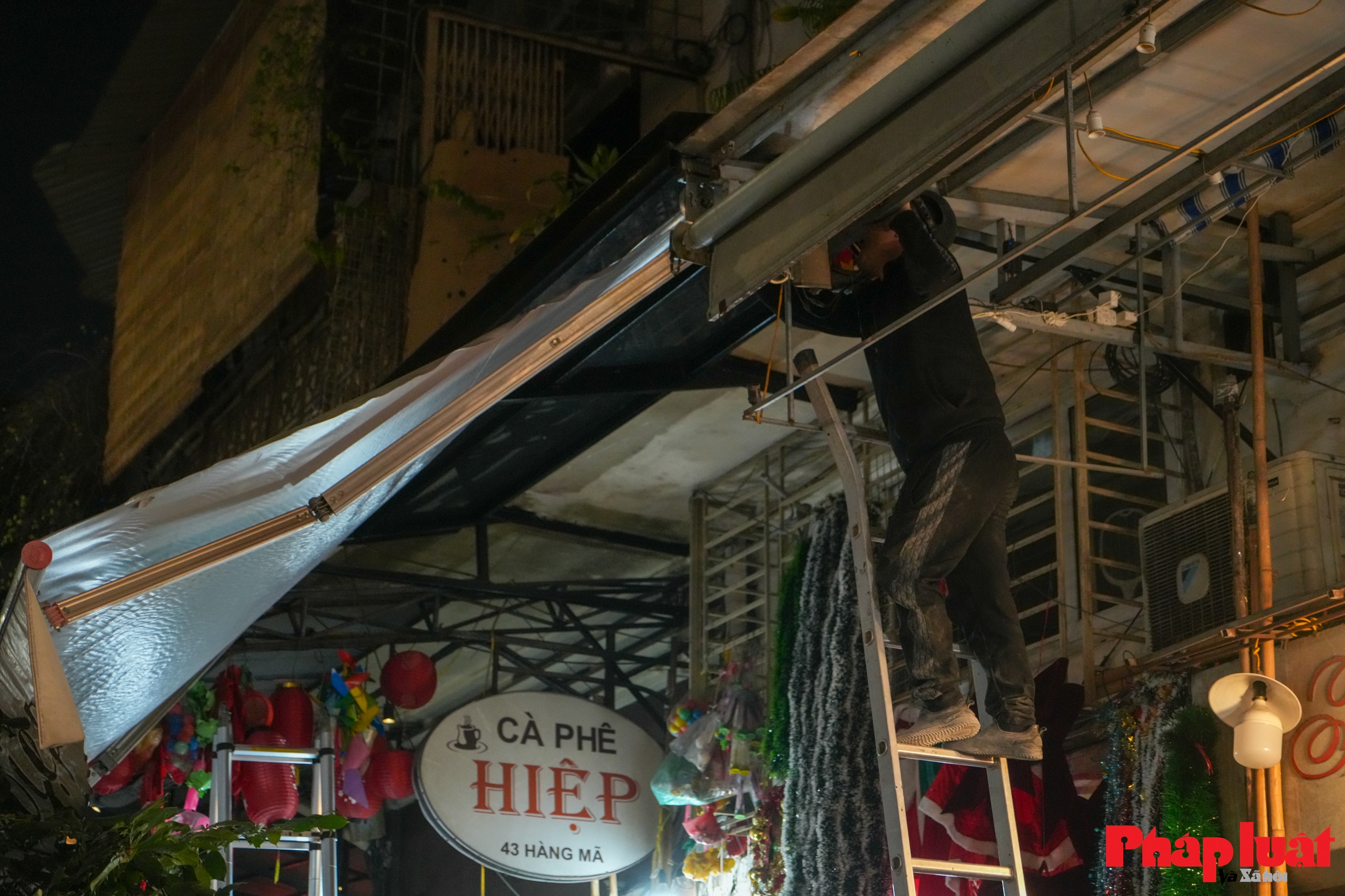 Phố Hàng Mã đổi diện mạo sau chỉnh trang trật tự đô thị