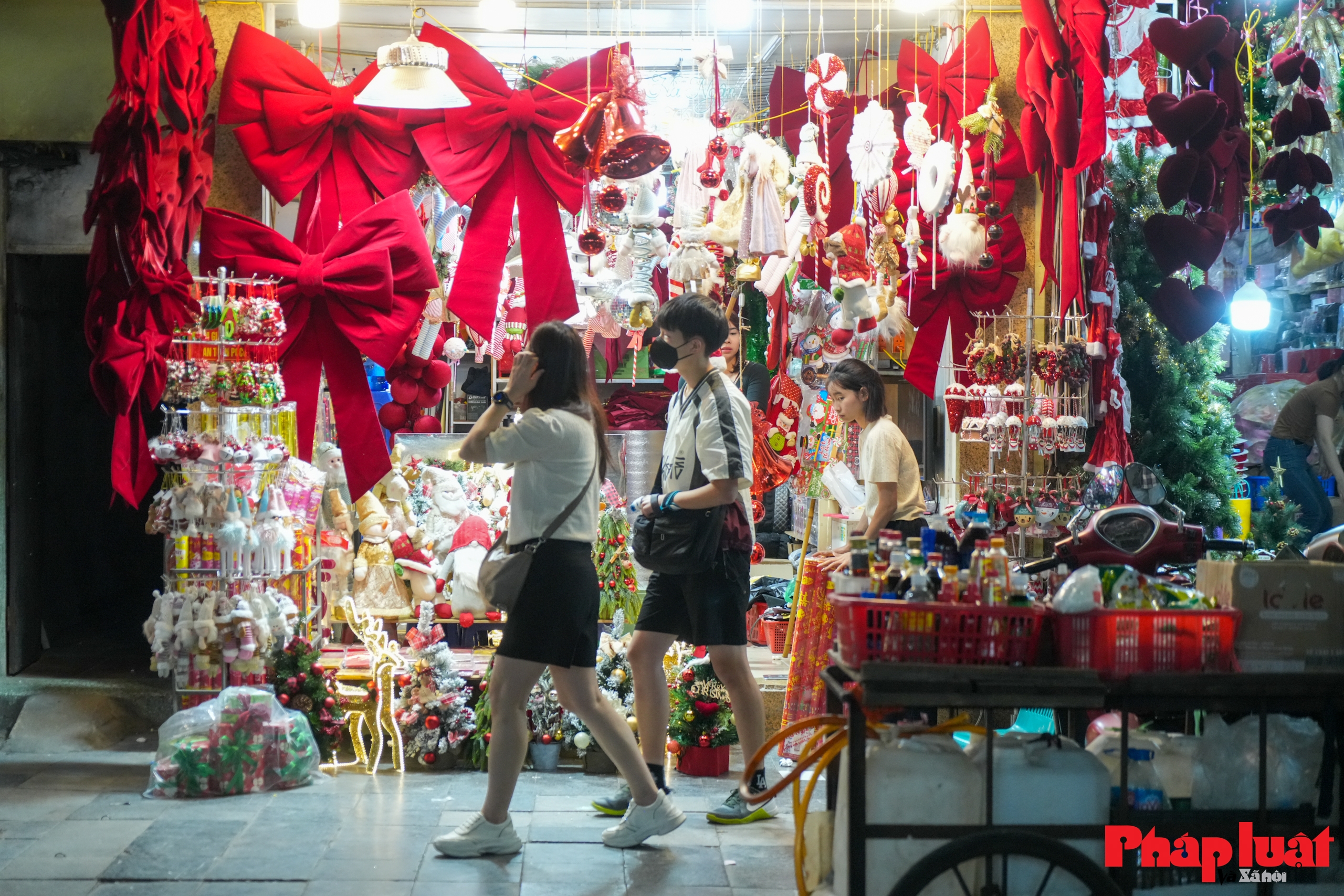 Phố Hàng Mã đổi diện mạo sau chỉnh trang trật tự đô thị