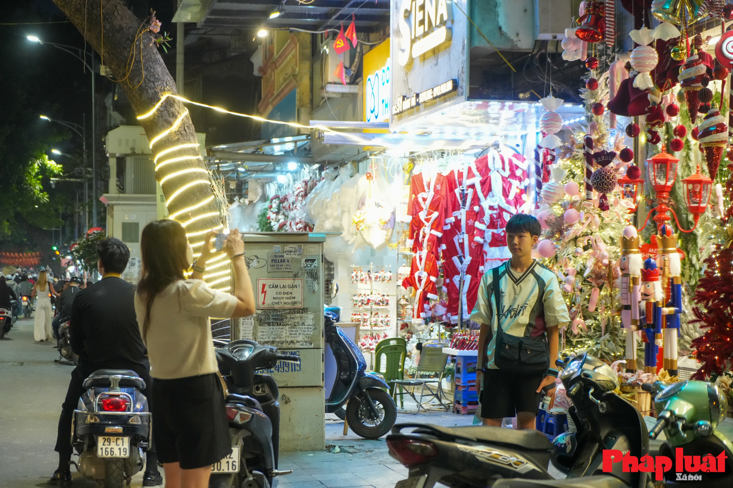 Phố Hàng Mã đổi diện mạo sau chỉnh trang trật tự đô thị