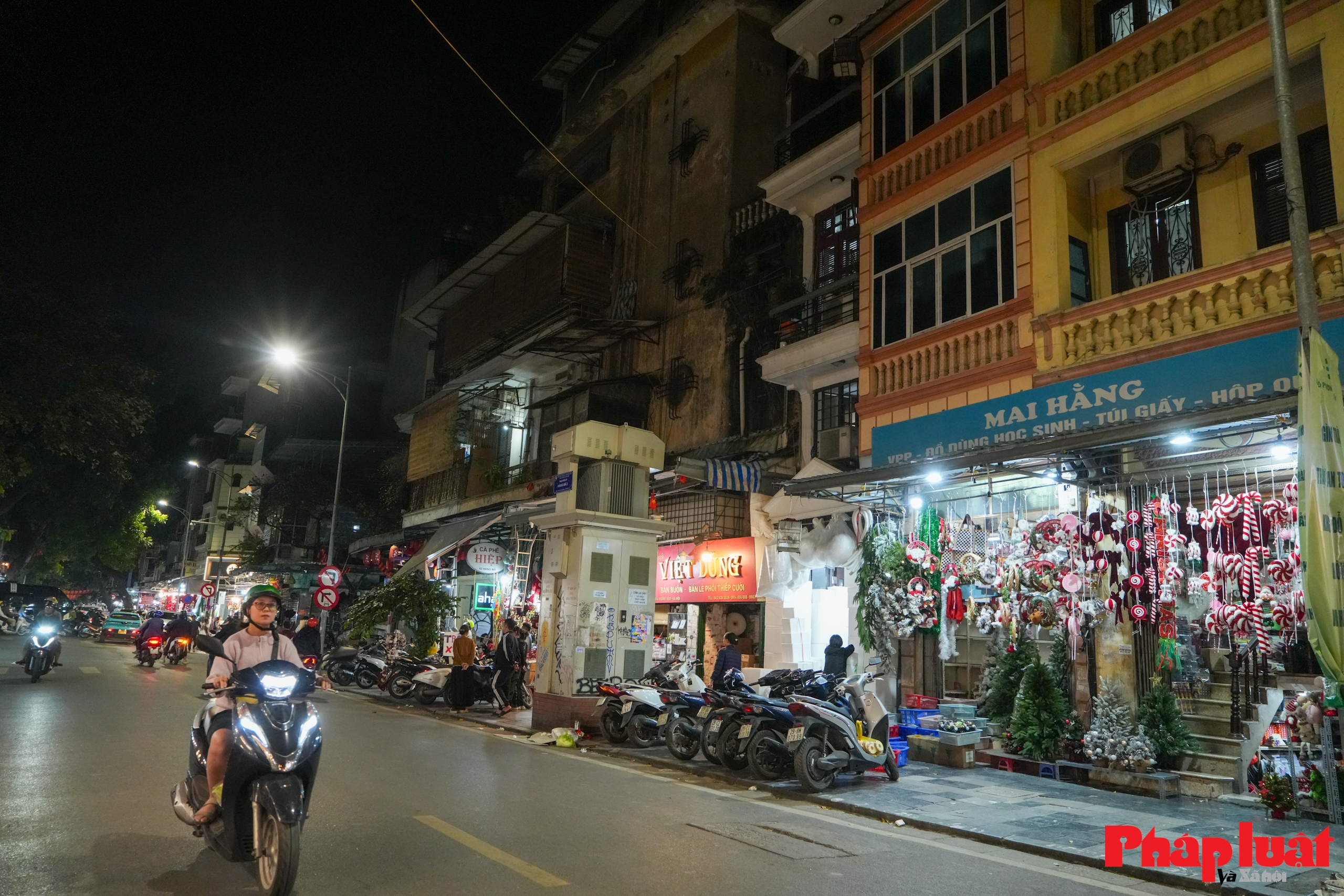 Phố Hàng Mã đổi diện mạo sau chỉnh trang trật tự đô thị