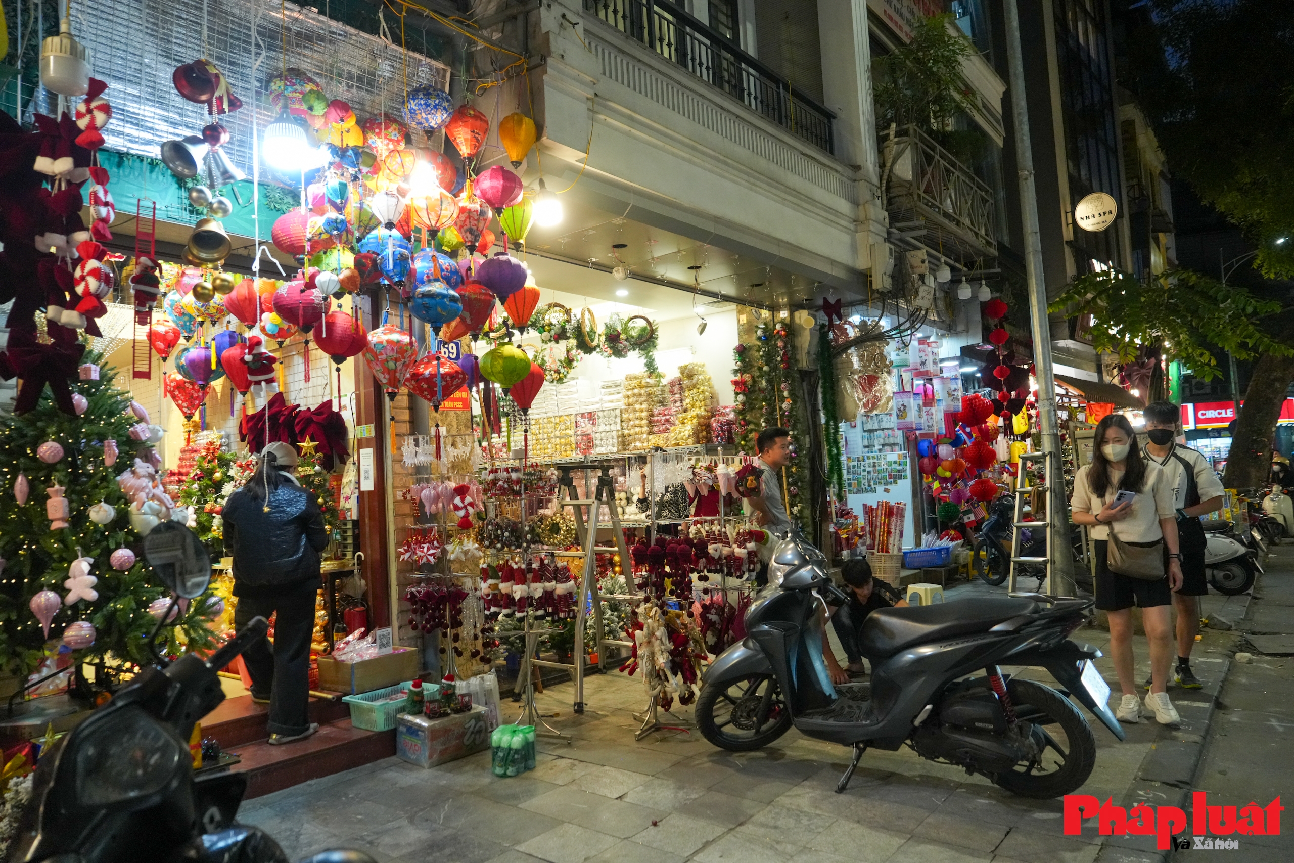 Phố Hàng Mã đổi diện mạo sau chỉnh trang trật tự đô thị