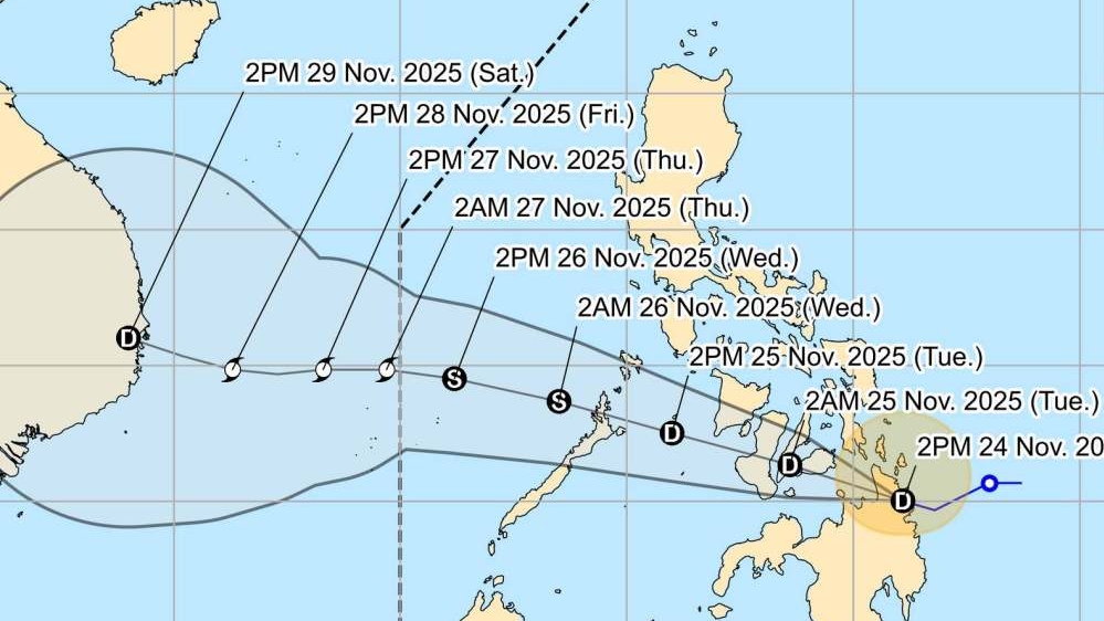 Áp thấp nhiệt đới hướng vào Biển Đông, có khả năng mạnh lên thành bão trong 48 giờ tới