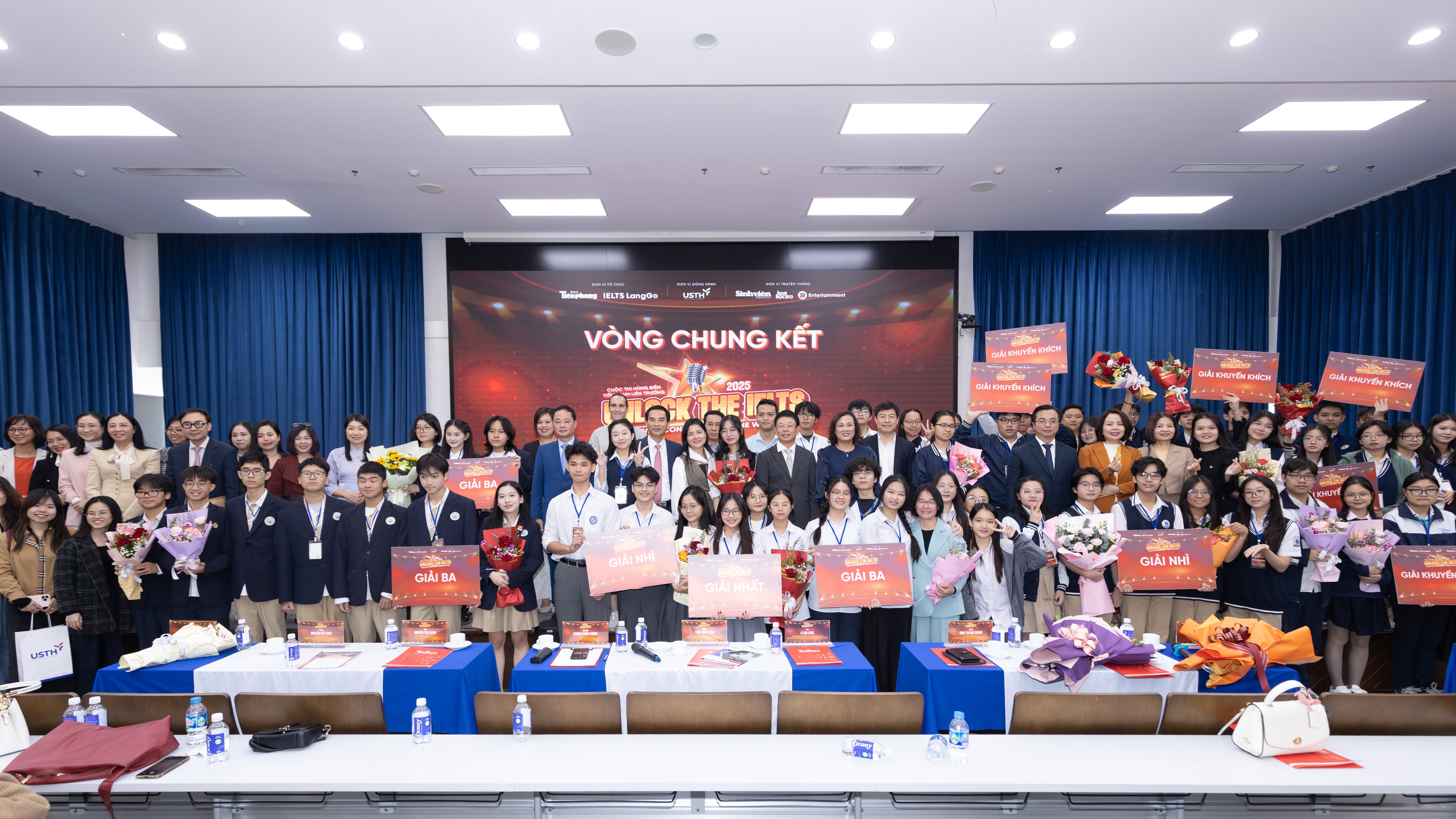 Học sinh Hà Nội thể hiện bản lĩnh hùng biện tiếng Anh