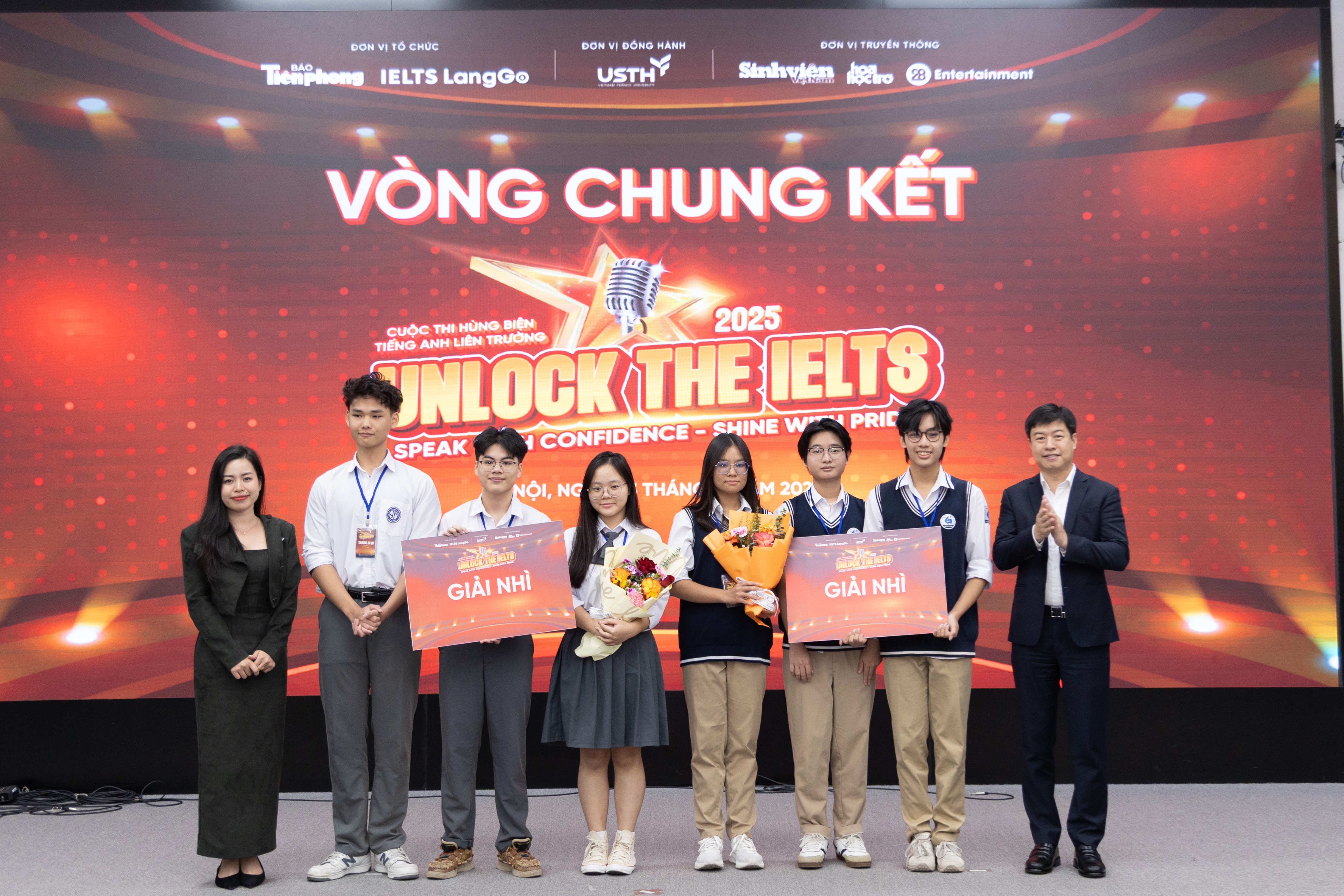 Học sinh Hà Nội thể hiện bản lĩnh hùng biện tiếng Anh