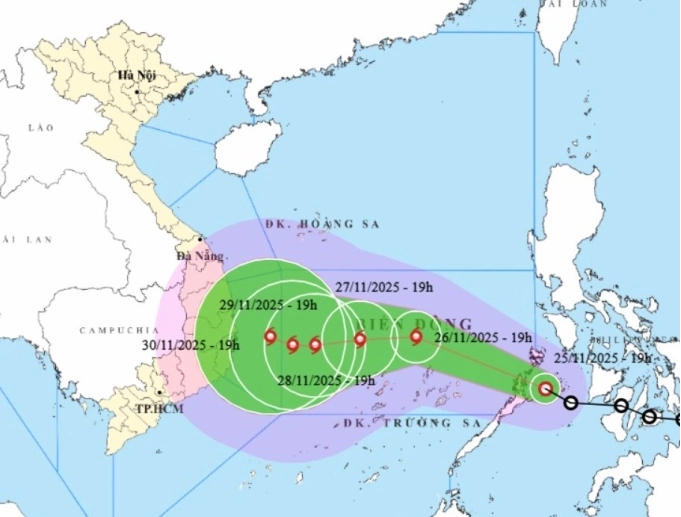 Vị trí và đường đi của cơn bão. Ảnh: NCHMF
