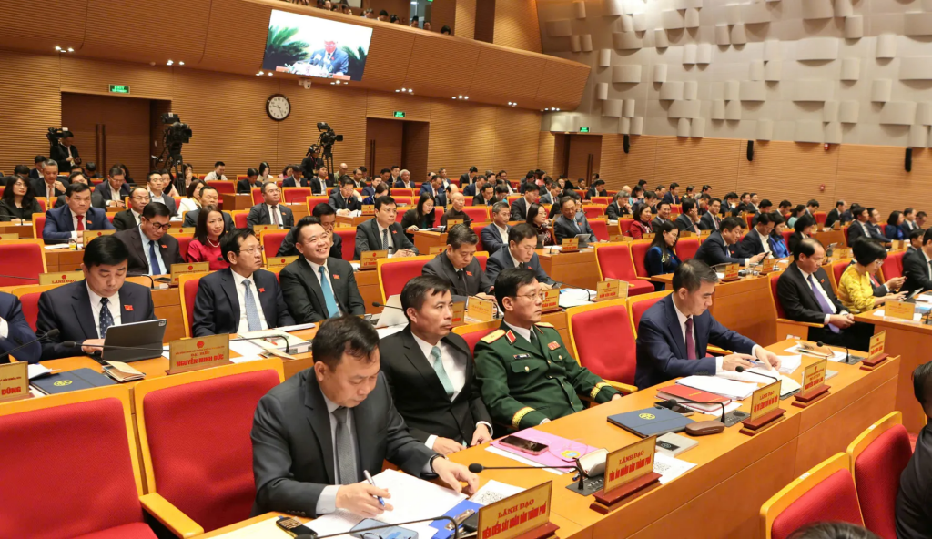 Đại biểu tham dự phiên làm việc sáng 26/11