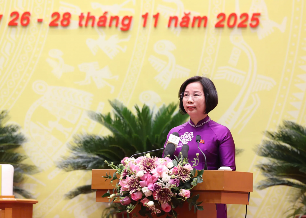 Chủ tịch Ủy ban MTTQ Việt Nam TP Hà Nội Bùi Huyền Mai trình bày báo cáo