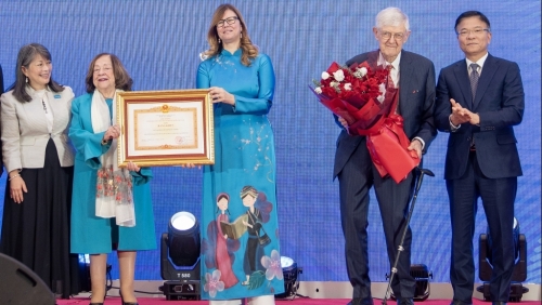 UNICEF nhận Bằng khen của Thủ tướng tại lễ kỷ niệm 50 năm hợp tác